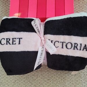 Victoria's Secret Plush Black, Pink and White Throw NWT